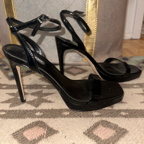 Black Nine West heels. Like new - Picture 5 of 8